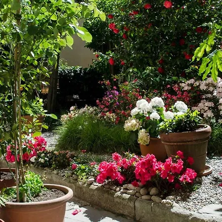 Joivy Cute 1-bedroom Flat Next To